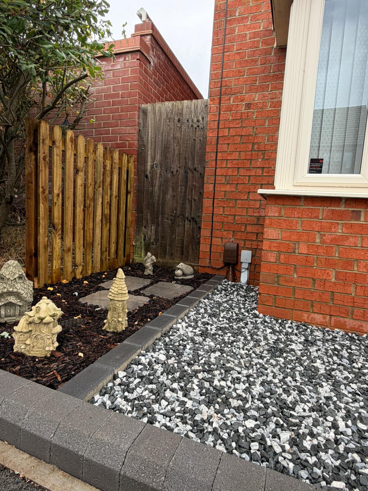 front garden, decorative gravel and kerbs, view 2